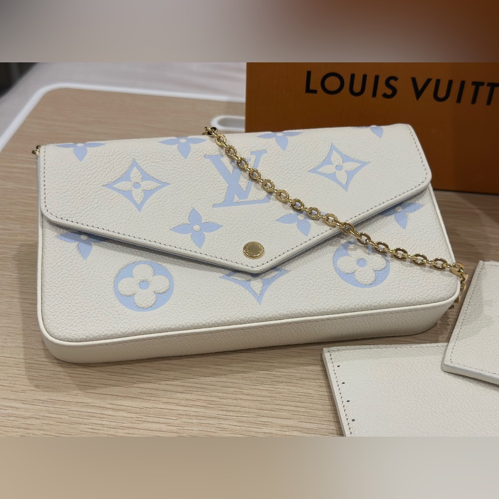 Louis Vuitton RARE: Félicie Pouchette in Latte/Candy Blue (NWT) - Picture 5 of 10